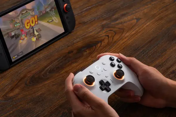 Bộ điều khiển Ultimate 2 tuyệt vời của 8BitDo rẻ hơn bao giờ hết
